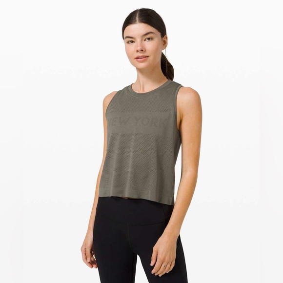 Lululemon Swiftly Breathe Crop Tank in New York / Grey Sage Size 6 / 8 - Picture 1 of 7